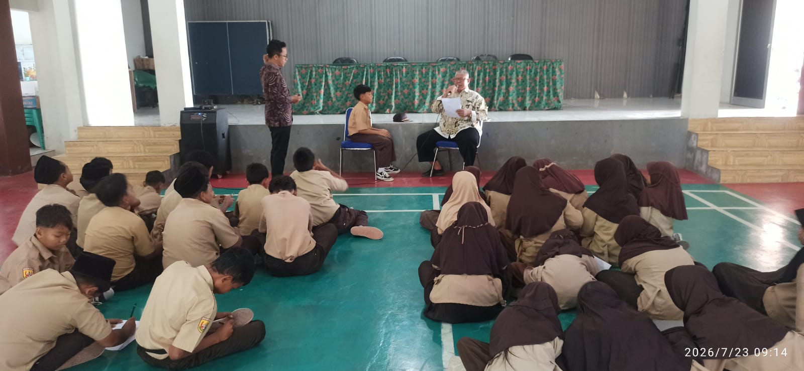 Siswa Sekolah Dasar Desa Karangwuni Kunjungi Kantor Desa untuk Menambah Pengetahuan
